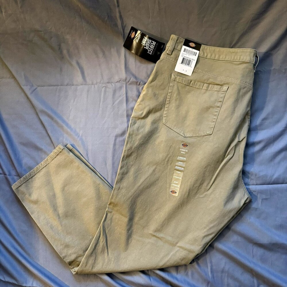 NWT Dickies Perfect Shape Pant Skinny Womens 22 Regular